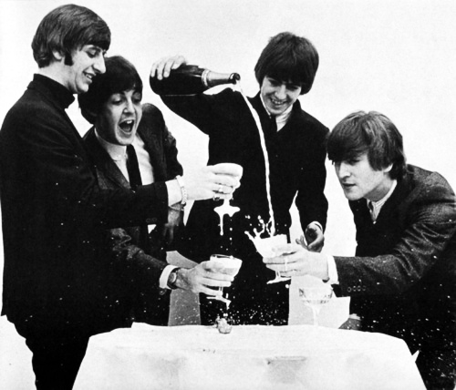 The-Beatles-vs-Rolling-Stones The-Beatles-vs-Rolling-Stones